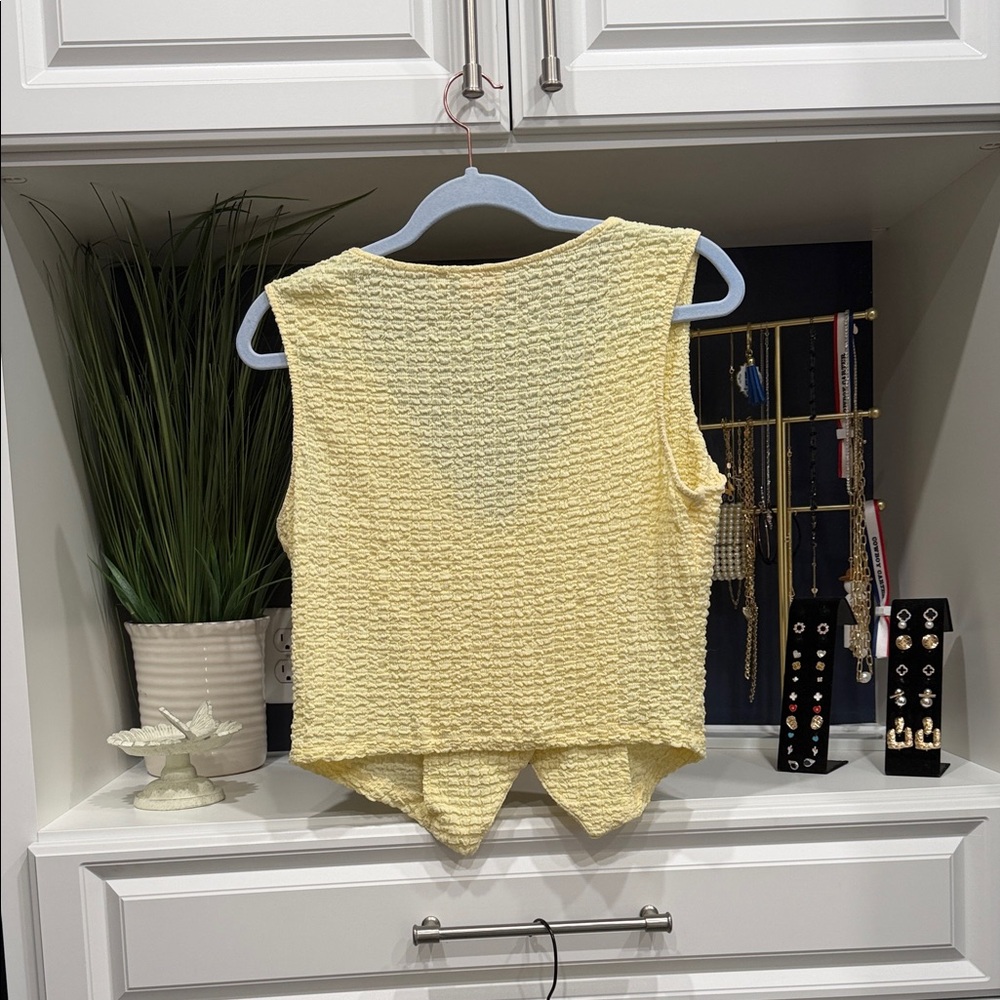 Yellow Textured Vest and Pants Set GLG Size Large Like New Good Condition - Picture 5 of 8